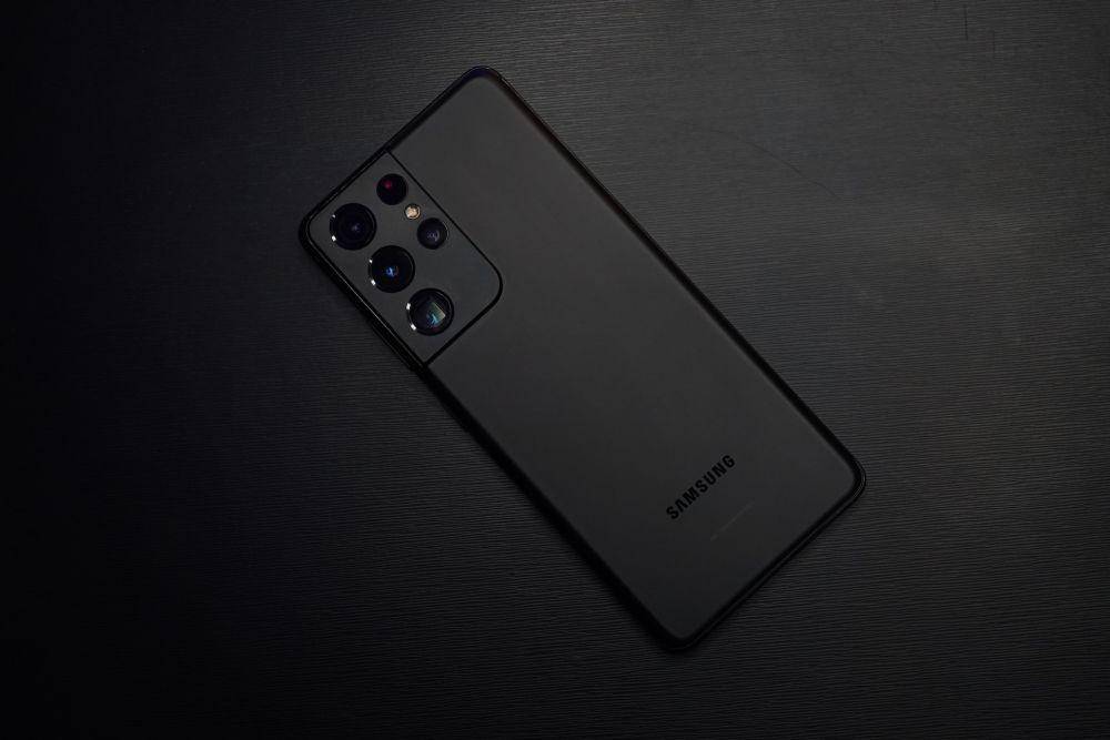ilustrasi ponsel Samsung (unsplash.com/Anh Nhat)