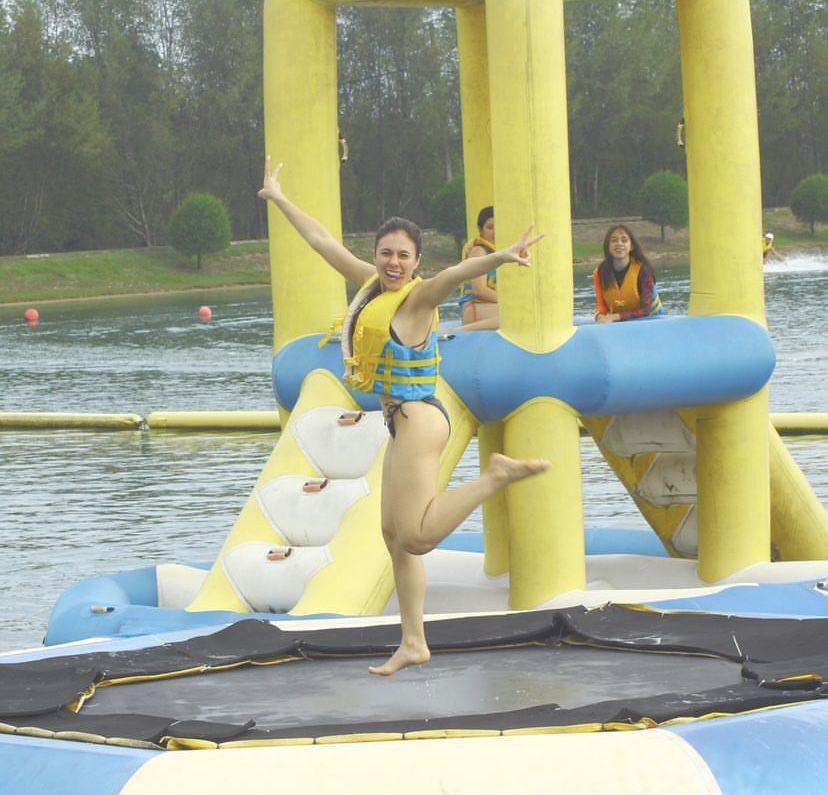potret Wulan Guritno main water sport bersama ketiga anaknya (Instagram.com/wulanguritno)