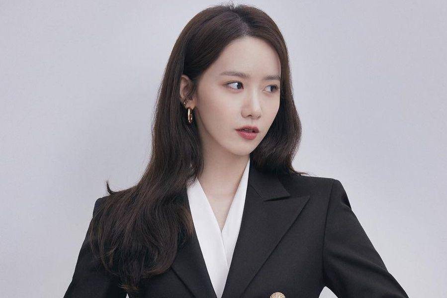 Lim Yoona (instagram.com/yoona__lim)