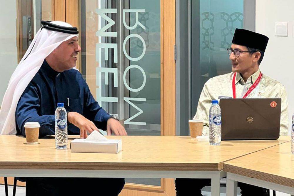 Menteri Pariwisata dan Ekonomi Kreatif (Menparekraf), Sandiaga Salahuddin Uno bertemu dengan Ketua Tim Kewirausahaan dan Pendidik Uni Emirat Arab (UEA) di bidang pengembangan zona ekonomi, keberlanjutan bisnis keluarga, dan pendidikan, Adil Alzarooni. (dok. Kemenparekraf)