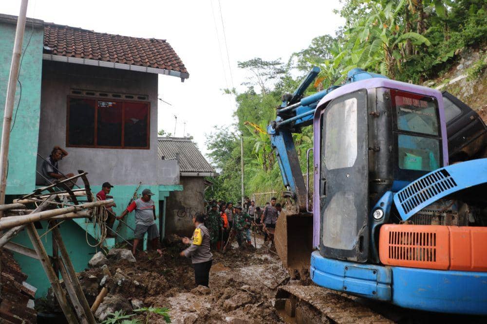 Tanah Longsor di Kulon Progo, 17 Warga Terpaksa Mengungsi