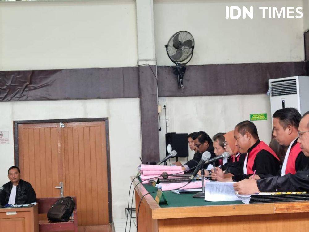 Sidang lanjutan dugaan korupsi akusisi saham PT SBS oleh PTBA melalui anak perusahaan PT BMI (IDN Times/Rangga Erfizal)