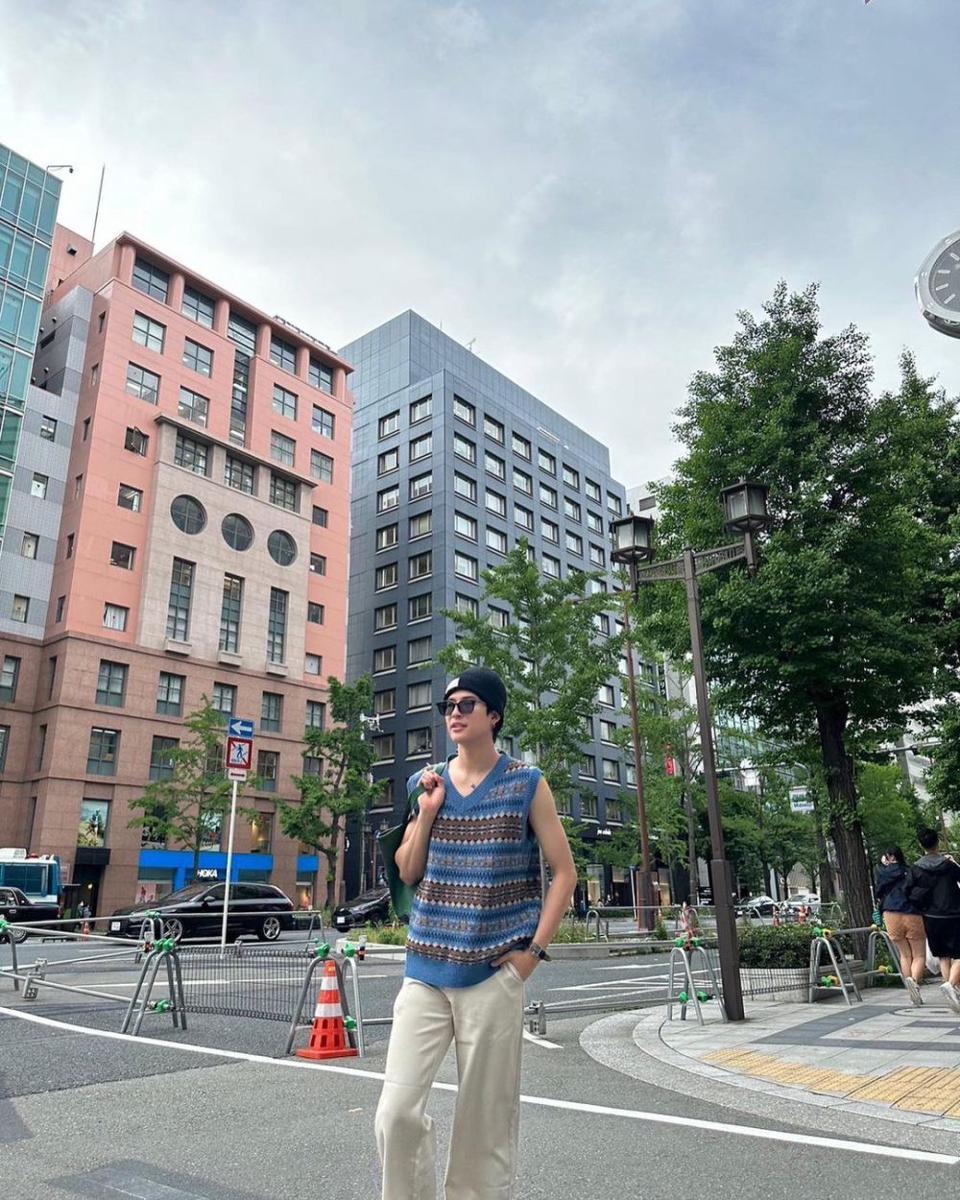 Ide outfit day out ala Mark Pakin (instagram.com/mmarkpkk)