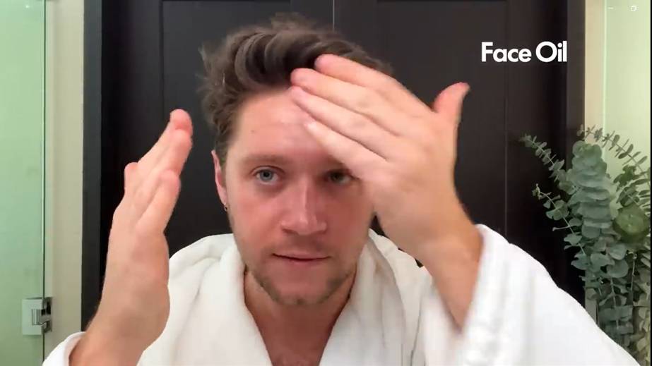 Niall Horan skincare dan haircare routine (Tangkapan Layar YouTube)