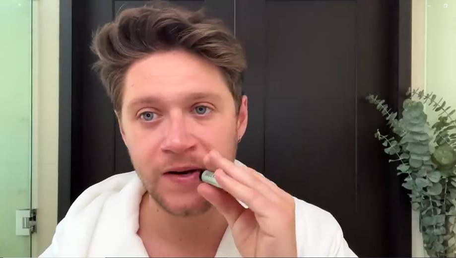 Niall Horan skincare dan haircare routine (Tangkapan Layar YouTube)