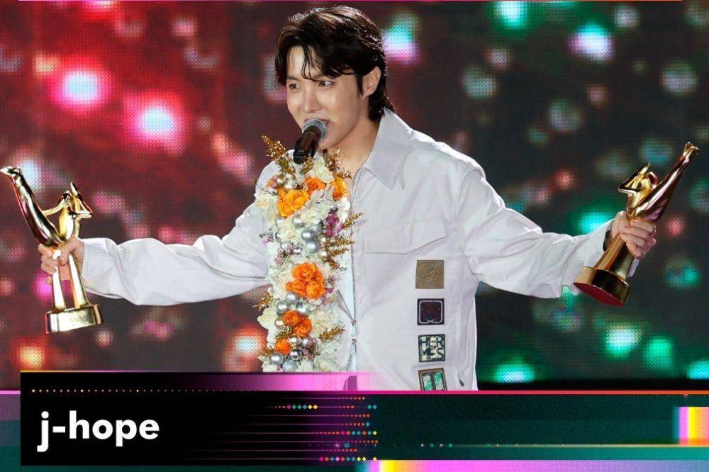 J-Hope BTS saat menerima penghargaan di Golden Disc Awards 2023 (instagram.com/golden_disc)