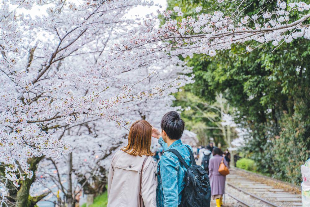 ilustrasi pasangan di Jepang (unsplash.com/Roméo A.)