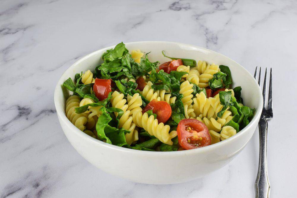 ilustrasi salad pasta (pixabay.com/dougm56)