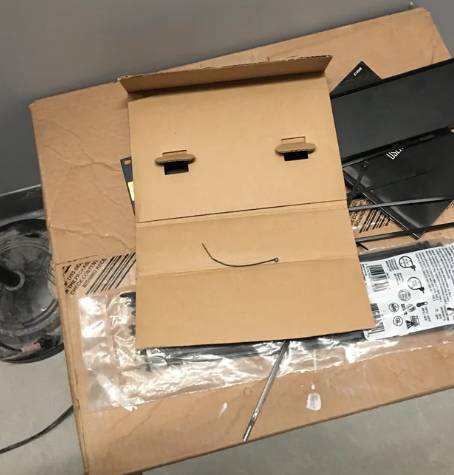 potret pareidolia pada kardus (reddit.com/BobBelcherSaysIdiot)
