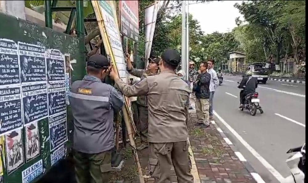 Penertiban APK di Kota Yogyakarta. (Dok. Istimewa)
