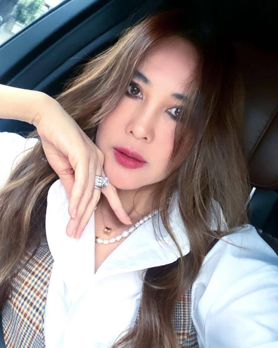 ide gaya makeup Ina Thomas (instagram.com/inathomas)