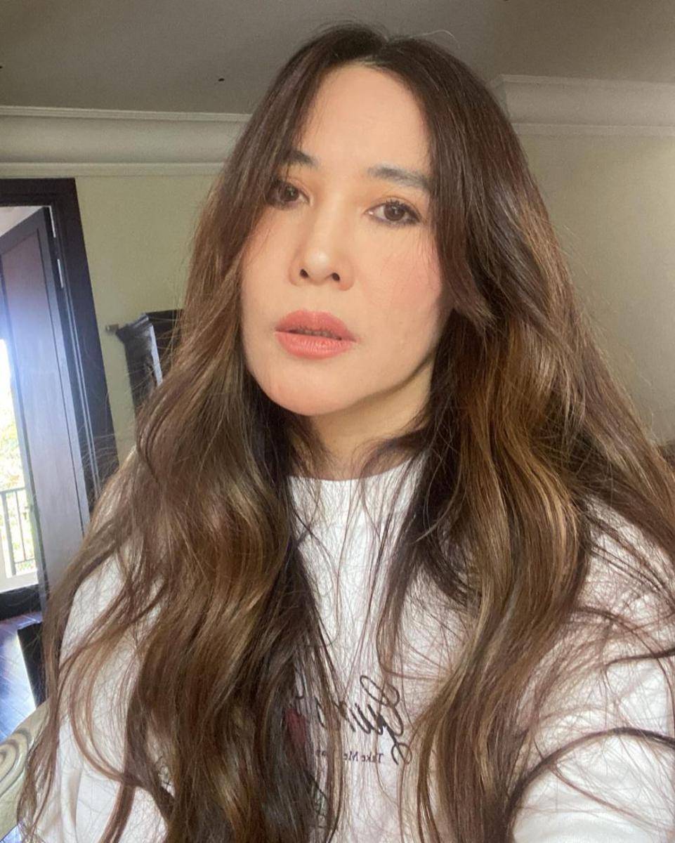 ide gaya makeup Ina Thomas (instagram.com/inathomas)