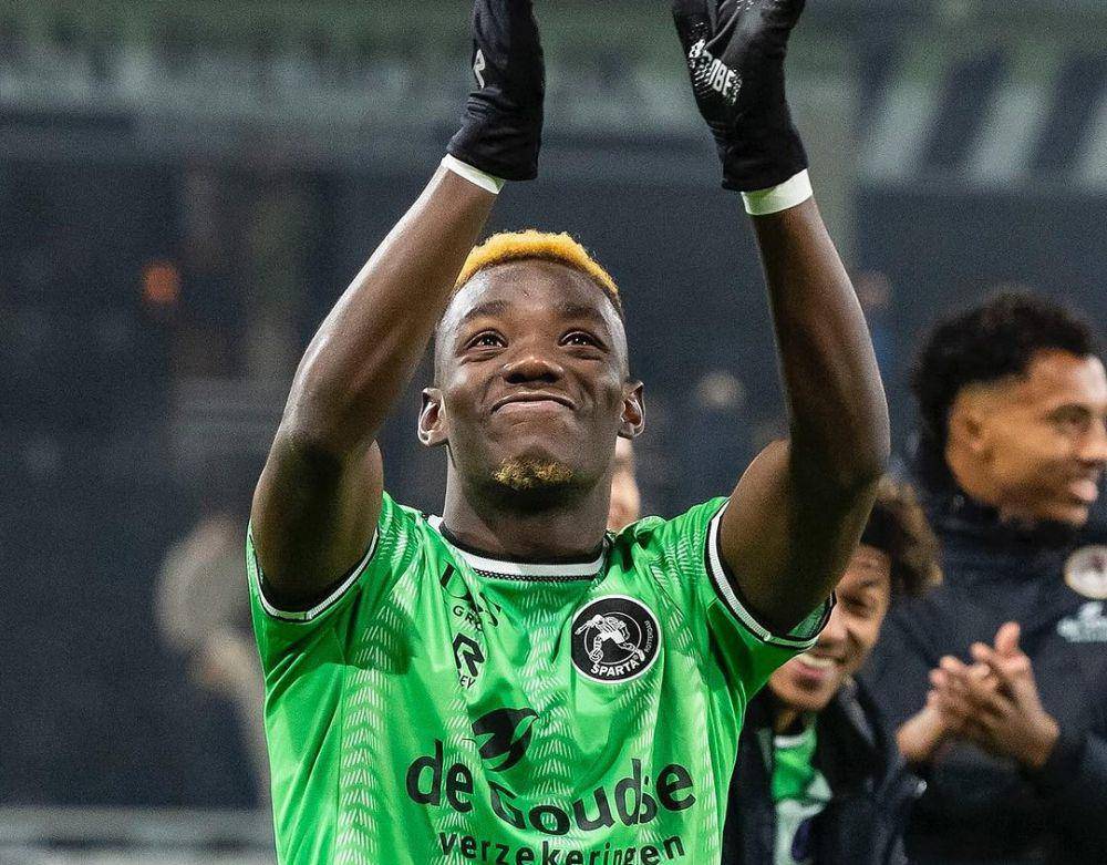 Joshua Kitolano saat menyapa pendukung Sparta Rotterdam. (instagram.com/joshuakitolano)
