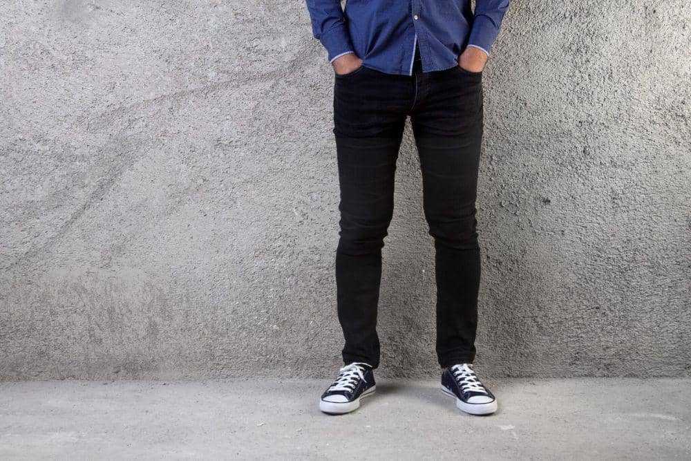 ilustrasi celana panjang quick-dry (istockphoto.com/Barcin)