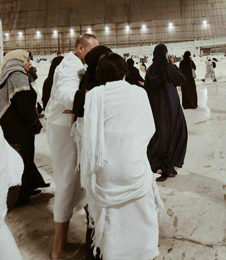 potret BCL lakukan badal umrah untuk mendiang Ashraf (instagram.com/itsmebcl)