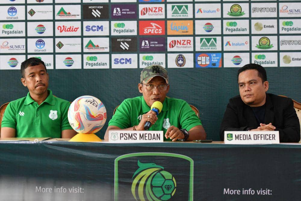 Pelatih PSMS Miftahudin Mukson berbicara pada konferensi pers jelang laga kontra Persiraja (Dok.PSMS)