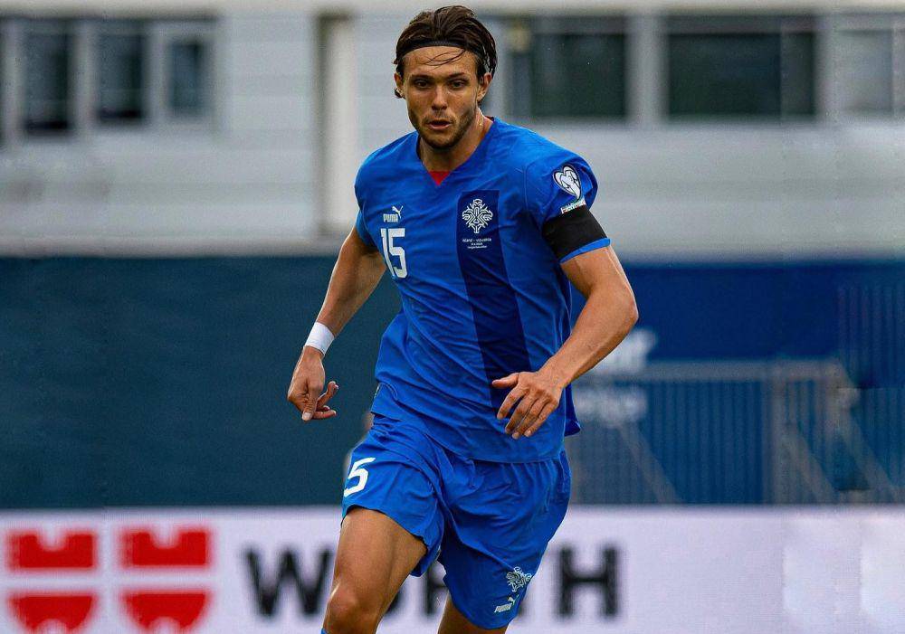 Willum Þór Willumson saat membela Timnas Islandia. (instagram.com/willumw)
