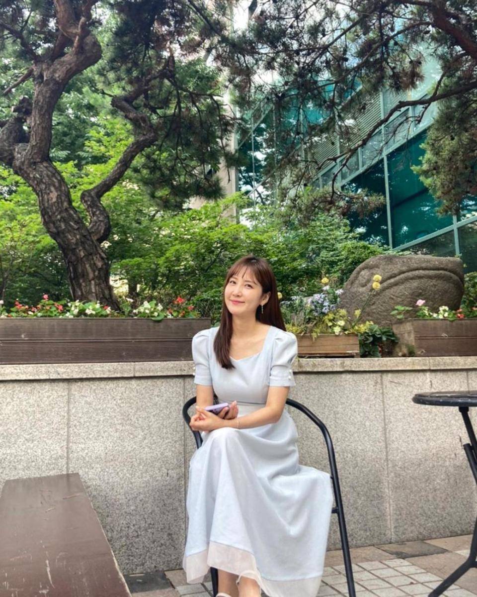 gaya feminin Shin Dong Mi (instagram.com/dongmi_shin)