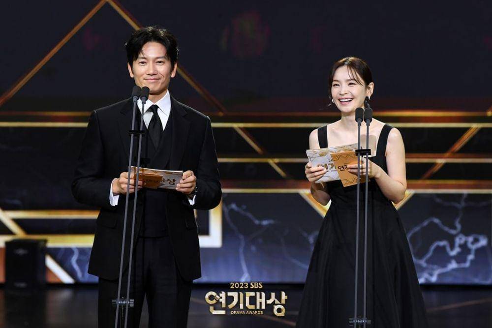 Ji Sung dan Jeon Mi Do di SBS Drama Awards 2023 (instagram.com/sbsdrama.official)