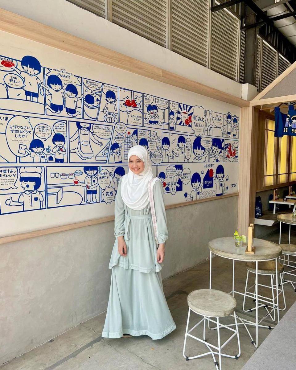 ilustrasi outfit kajian elegan ala selebgram (instagram.com/@naisaalifiayuriza)