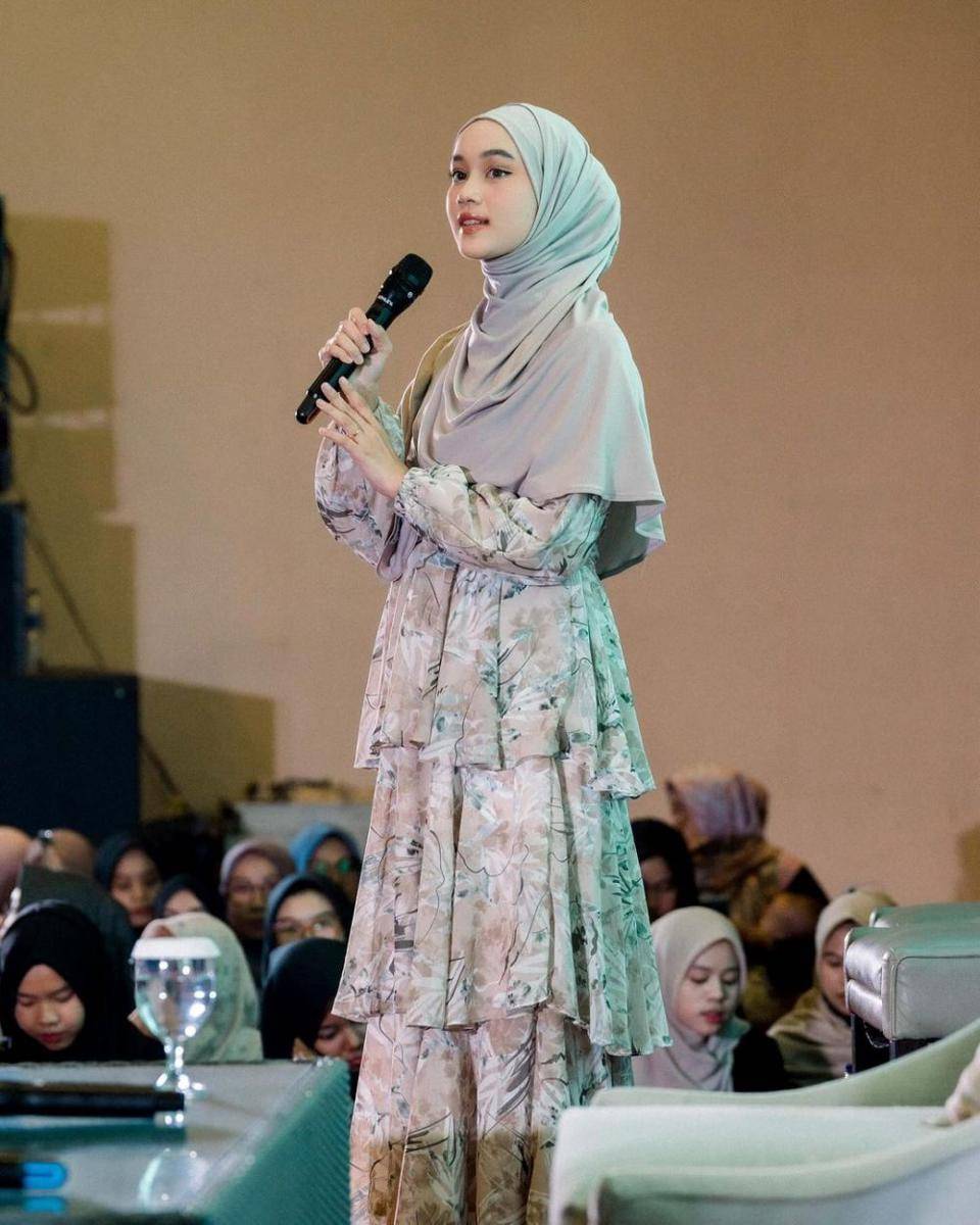 ilustrasi outfit kajian hijab ala Ravalsa (instagram.com/@ravalsaa)