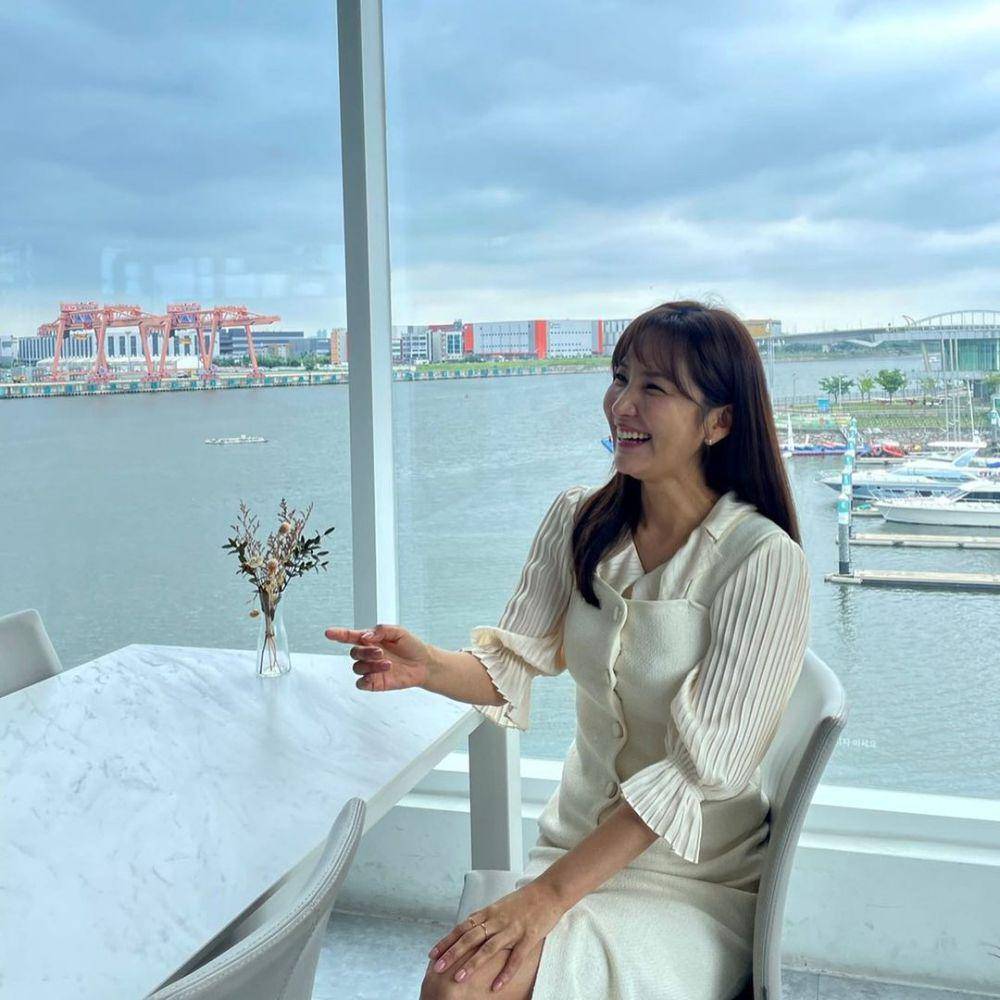 gaya feminin Shin Dong Mi (instagram.com/dongmi_shin)