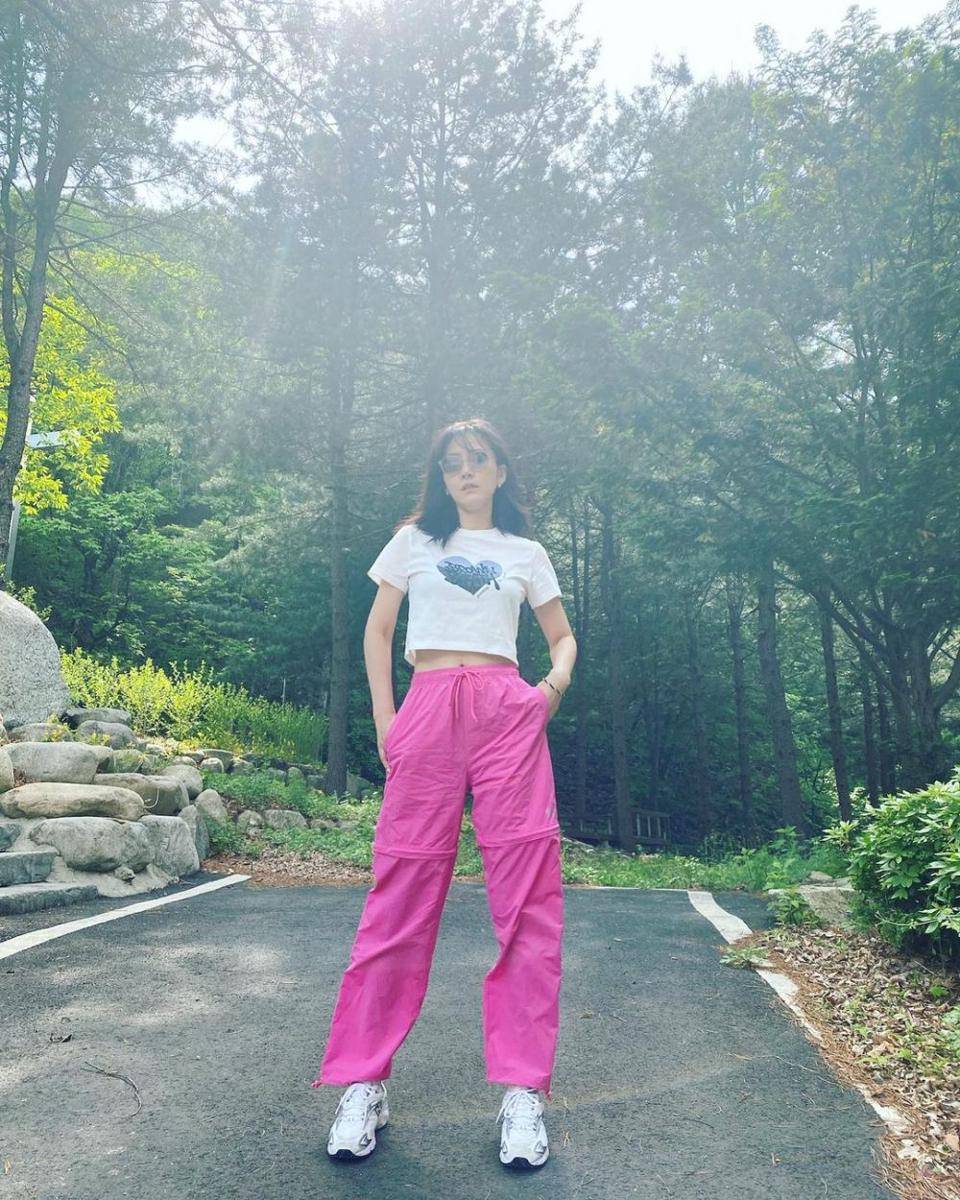 gaya feminin Shin Dong Mi (instagram.com/dongmi_shin)