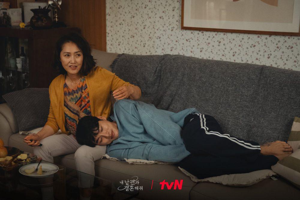 Jung Kyung Soon dan Lee Yi Kyung di Marry My Husband (dok. tvN/Marry My Husband)