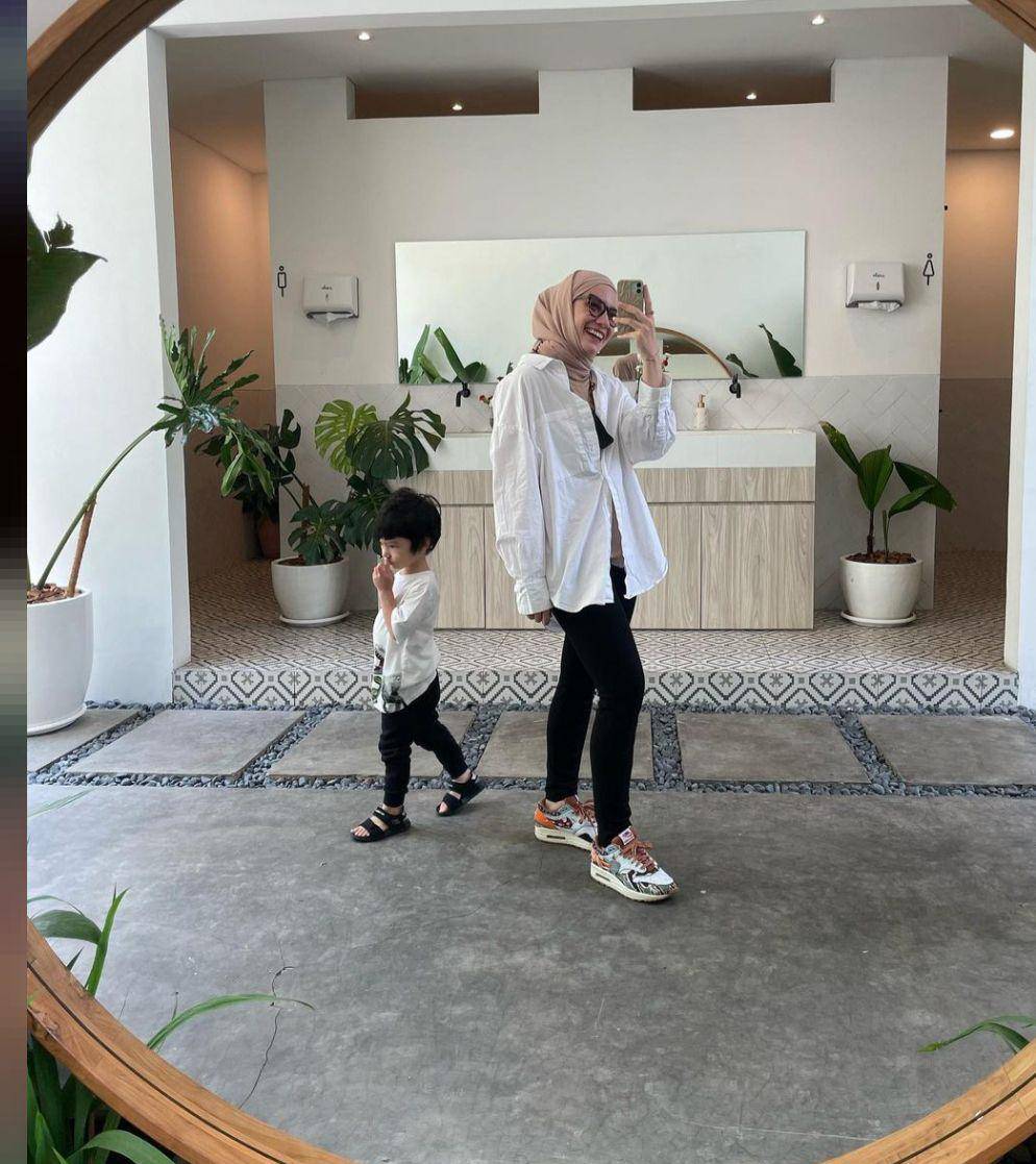Putri Anne (instagram.com/anneofficial1990)