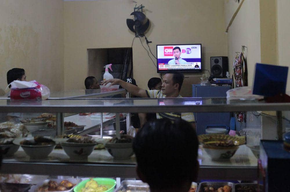Ilustrasi nobar debat capres (ANTARA FOTO/Reno Esnir)