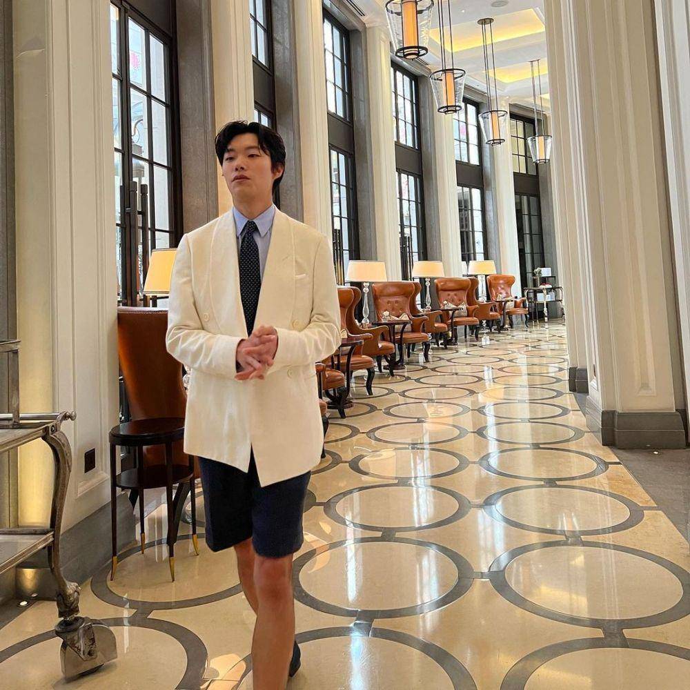 short pants ala Ryu Jun Yeol (instagram.com/ryusdb)