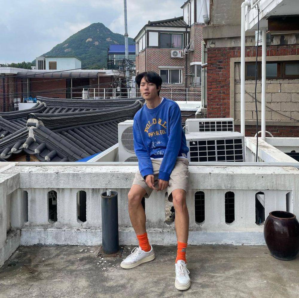 short pants ala Ryu Jun Yeol (instagram.com/ryusdb)