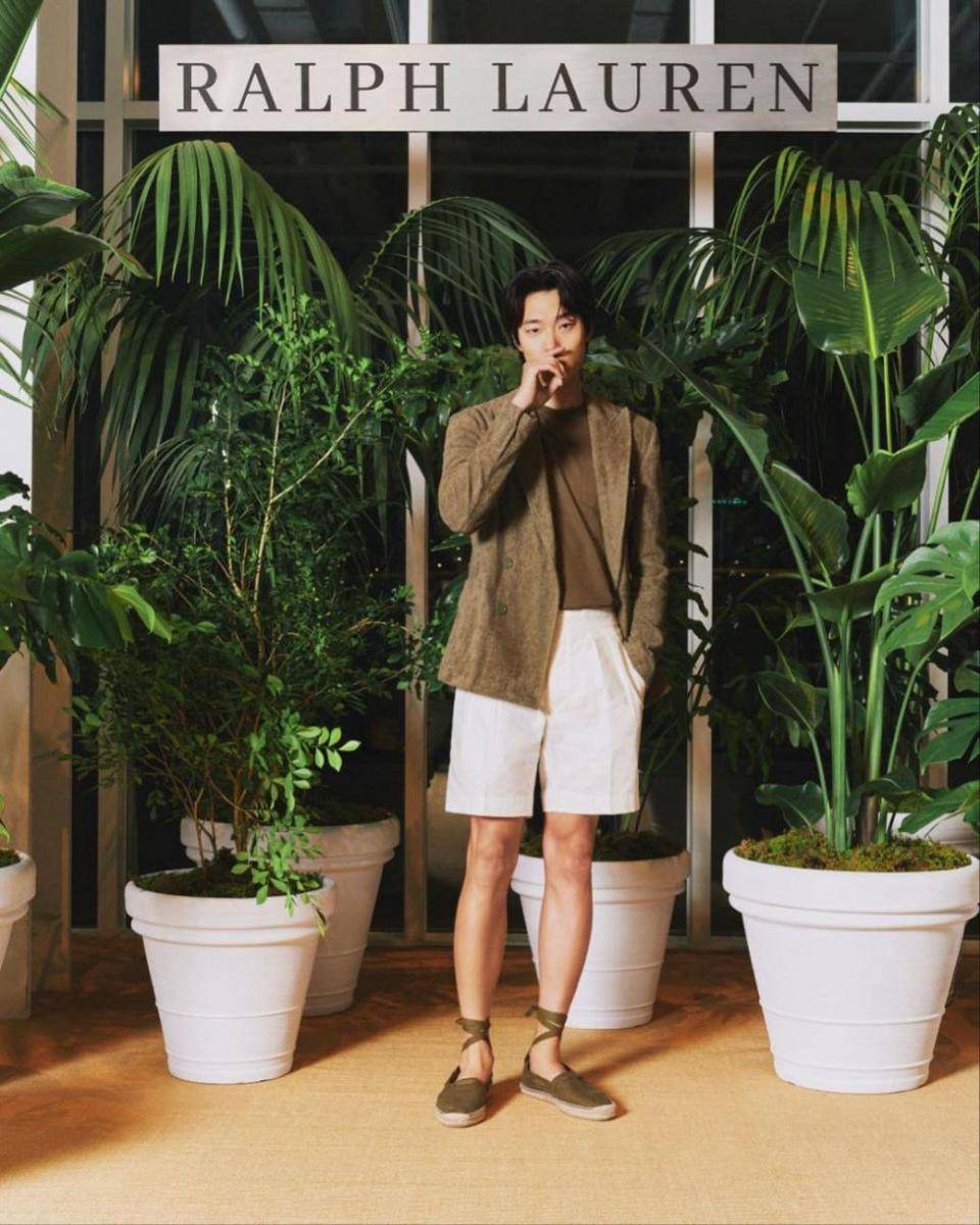 short pants ala Ryu Jun Yeol (instagram.com/ryusdb)