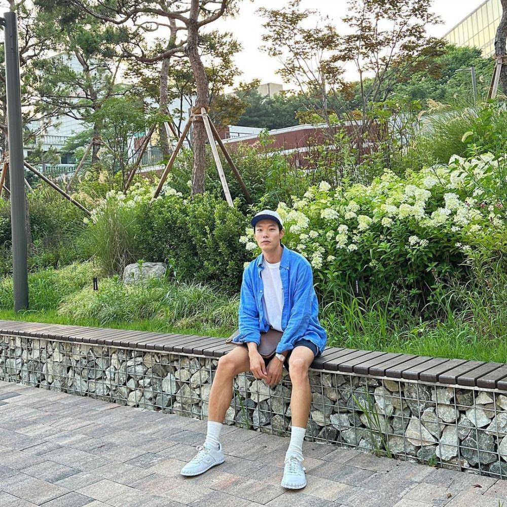 short pants ala Ryu Jun Yeol (instagram.com/ryusdb)