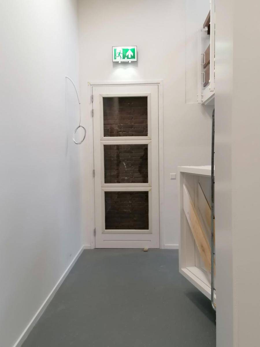potret pintu darurat desain nyeleneh (reddit.com/user/NoahD3V)