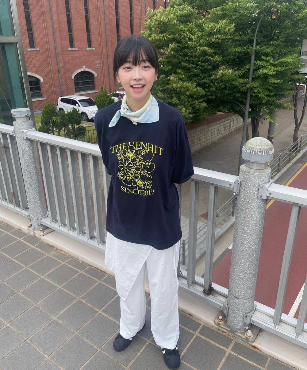 inspirasi OOTD ala aktris Kwon Ah Reum (instagram.com/areummon)