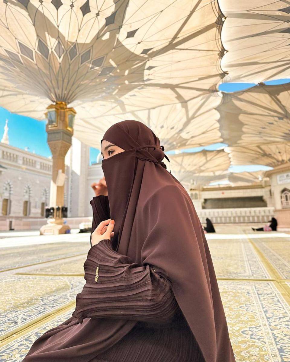 potret Clara Shinta saat di Madinah (instagram.com/clarashintareal)