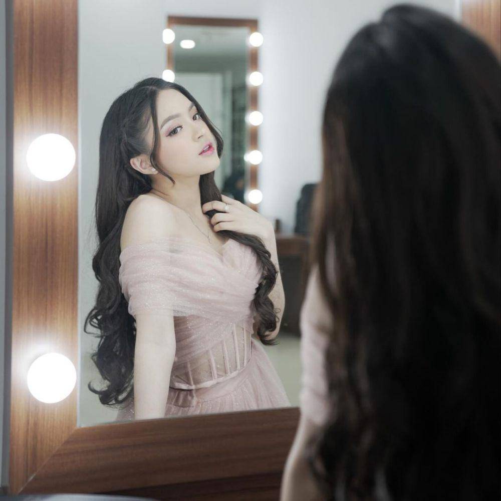 potret Eca Aura (instagram.com/elsaajapasal)