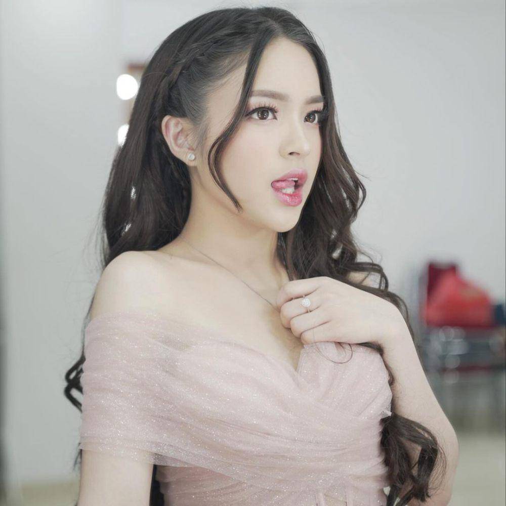 potret Eca Aura (instagram.com/elsaajapasal)