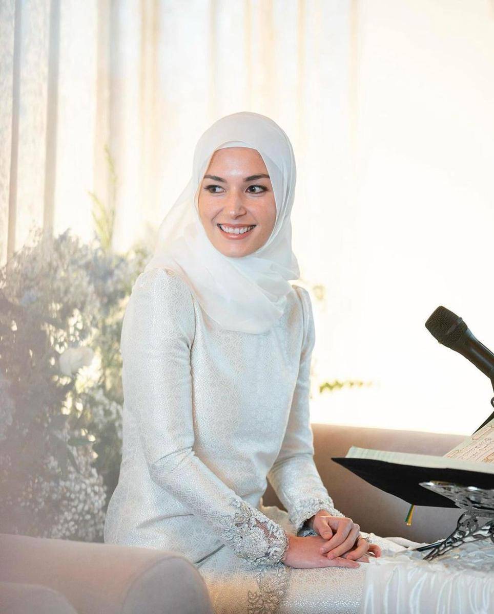 Gaya Anisha Rosnah. (instagram.com/tehfirdaus)