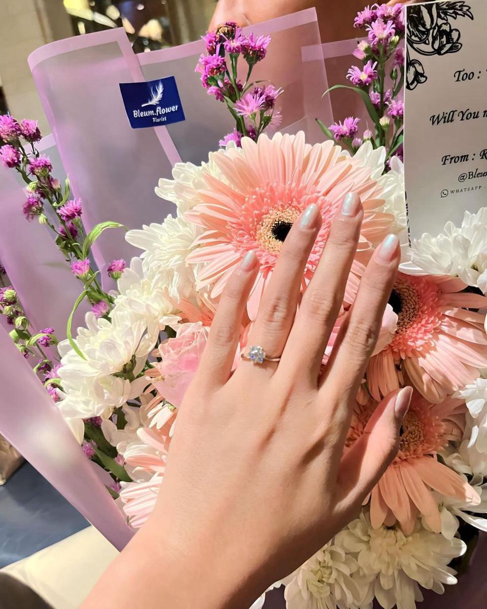 anak Elly Sugigi dilamar kekasih (Instagram.com/ulfidmy)