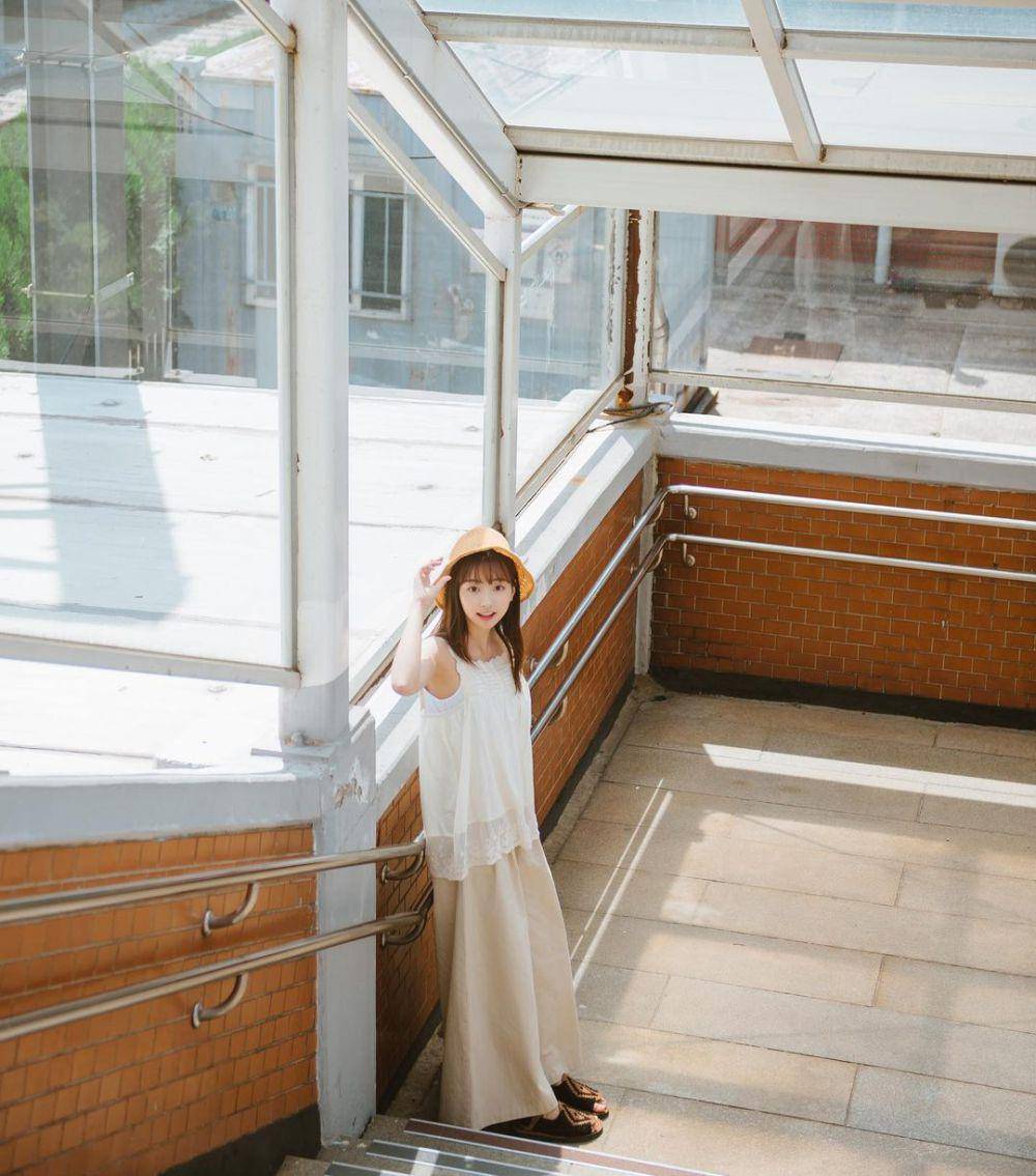 inspirasi OOTD ala aktris Kwon Ah Reum (instagram.com/areummon)