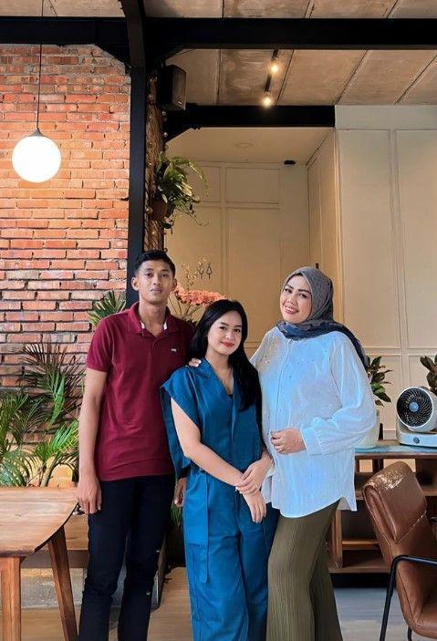 anak Elly Sugigi dilamar kekasih (Instagram.com/ulfidmy)