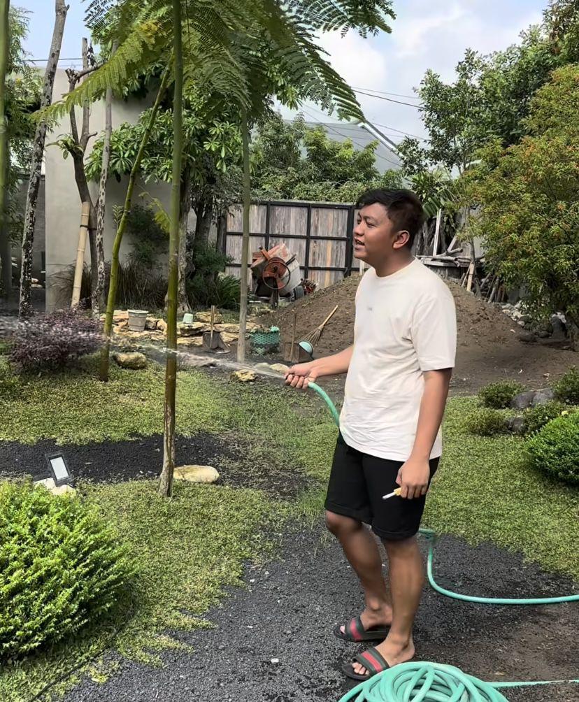 potret Denny Caknan bertamu ke rumah Soimah (Instagram.com/showimah)