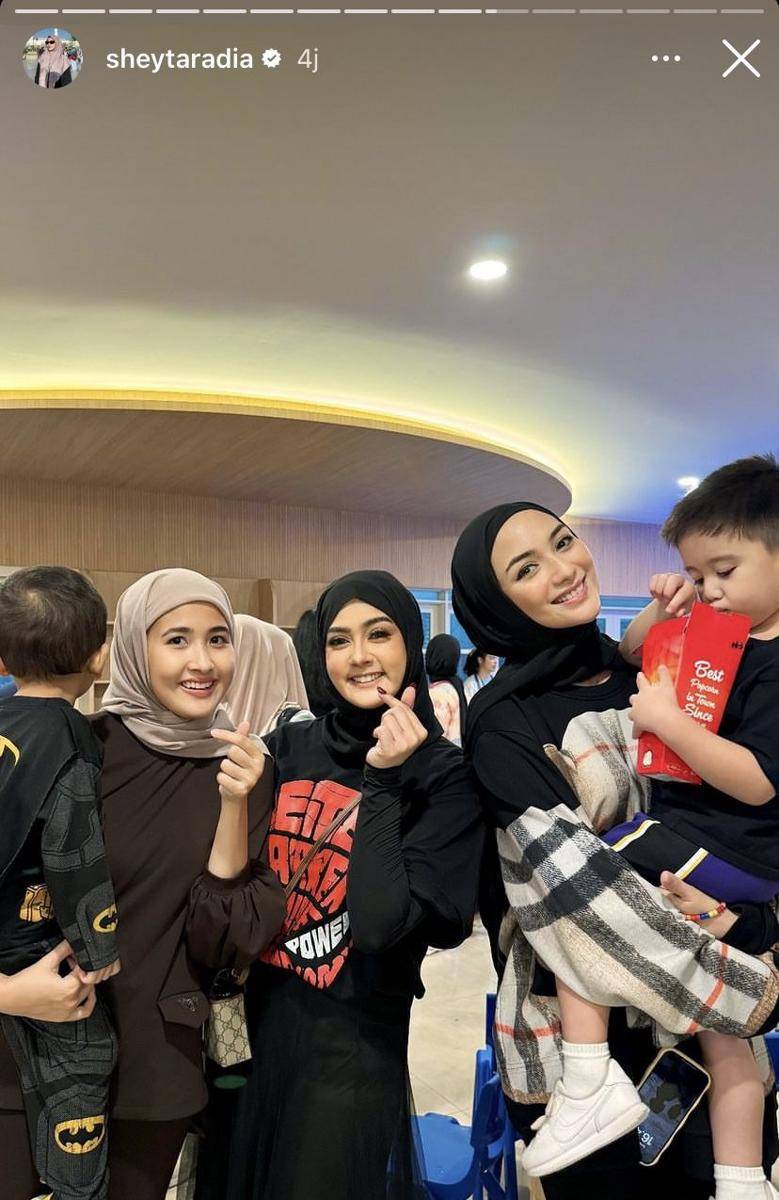 potret tamu artis di perayaan ultah ke-4 Kazeem anak Rifky Balweel (Instagram.com/sheytaradia)