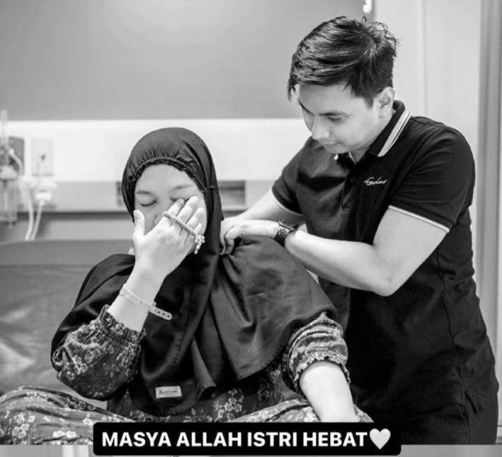 Proses Mumuk melahirkan (Tiktok.com/mumukdaneno)