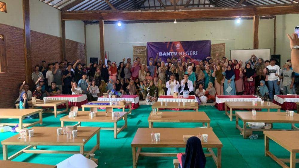 Terlihat hadir ratusan juragan makanan rumahan saat dilibatkan dalam sosialisasi pencegahan stunting dan penguatan edukasi kewirausahaan oleh relawan Penerus Negeri. (IDN Times/Fariz Fardianto)