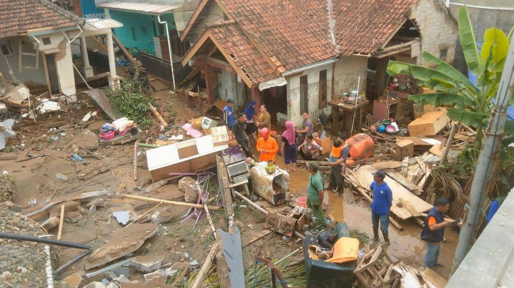 Dua Rumah di Cimahi Porak-poranda Usai Diterjang Banjir