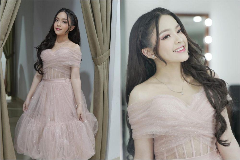 8 Potret Eca Aura Pakai Off Shoulder Dress, Tampil Menawan!