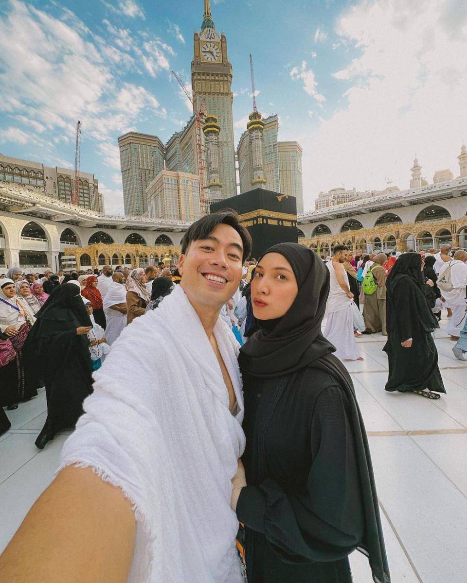 potret Sheila Dara dan Vidi Aldiano di depan Ka 'bah (instagram.com/vidialdiano)